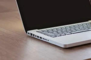 Jak wybrać najlepszy laptop dla nauczyciela